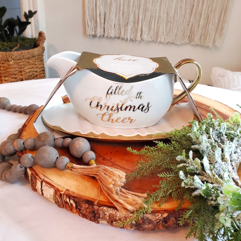 Luxe by Ciroa Christmas Cheer Porcelain With Metallic Accents Gravy Boat & Stand